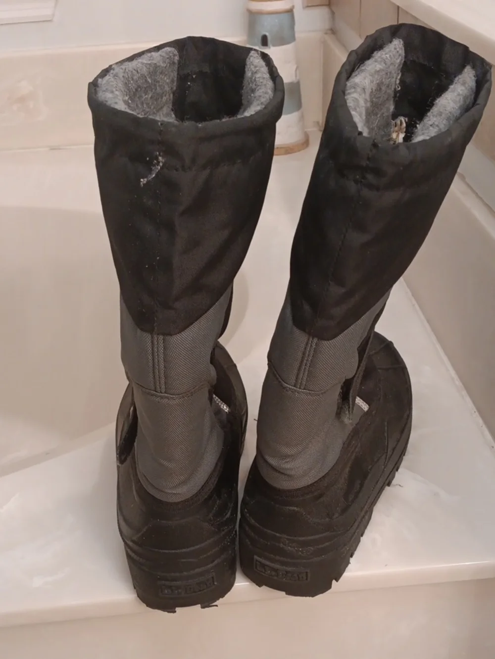 L.L. Bean Kids Size 7 Black Insulated Winter Boots